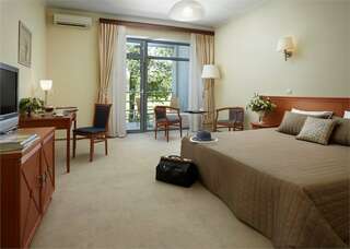 Гостиница Величъ Country Club Звенигород Resort King room-1